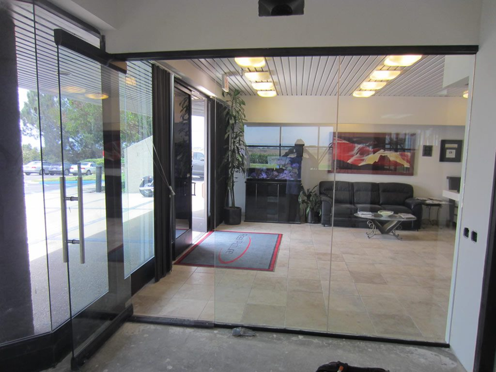 Mirrored wall accent