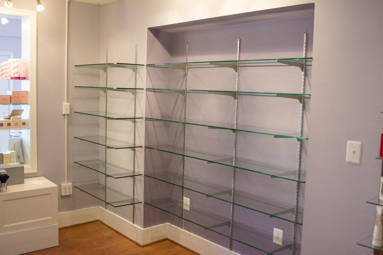 Curved glass shelf detail